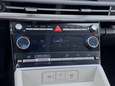 New 2026 Hyundai Santa Fe SE FWD image 13