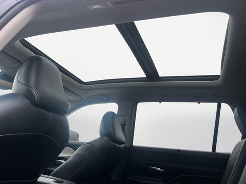 Used 2024 Toyota Grand Highlander Limited image 19