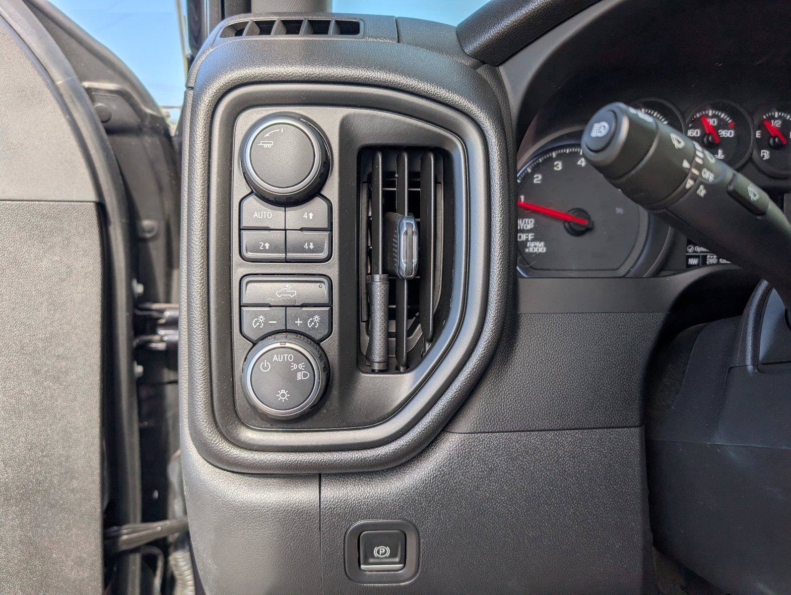 Used 2022 Chevrolet Silverado 1500 Custom Trail Boss AWD/4WD image 27
