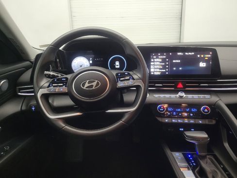 Used 2025 Hyundai Elantra SEL FWD image 22