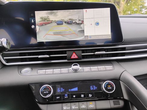 Used 2024 Hyundai Elantra SEL image 58