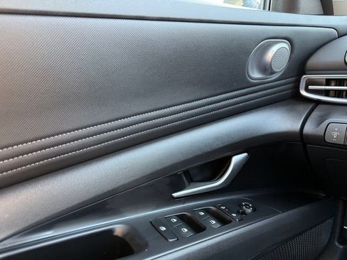 Used 2025 Hyundai Elantra SEL FWD image 11