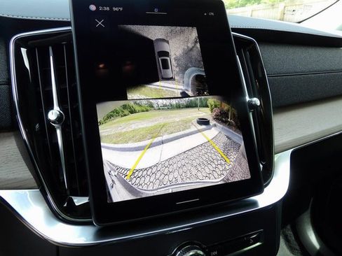 Certified 2025 Volvo XC90 T8 Plus w/ Protection Package Premier AWD/4WD image 29