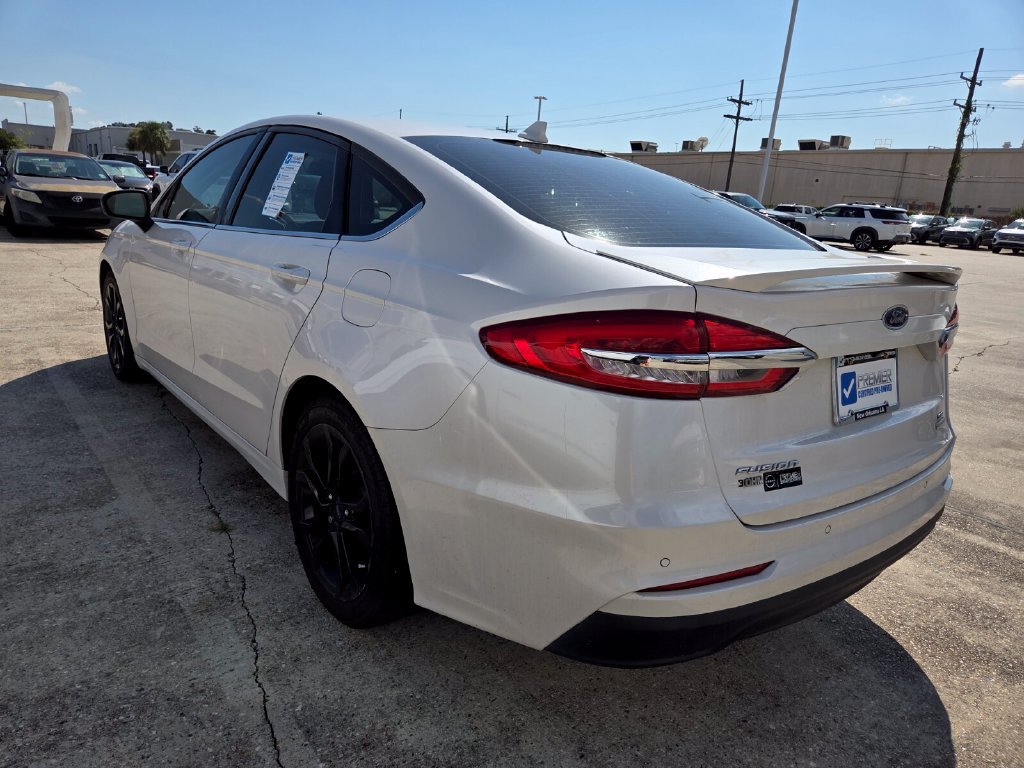 Used 2019 Ford Fusion SE w/ Equipment Group 151A FWD image 2