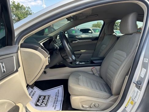 Used 2018 Ford Fusion SE FWD image 15