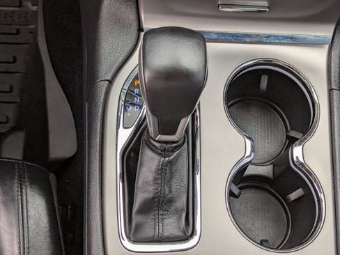 Used 2019 Jeep Grand Cherokee Limited w/ Luxury Group II image 12