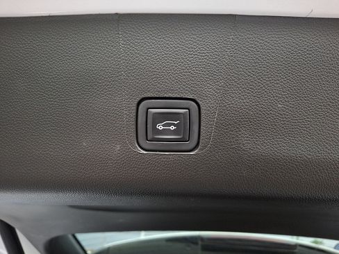 Used 2023 Chevrolet Traverse RS AWD/4WD image 47