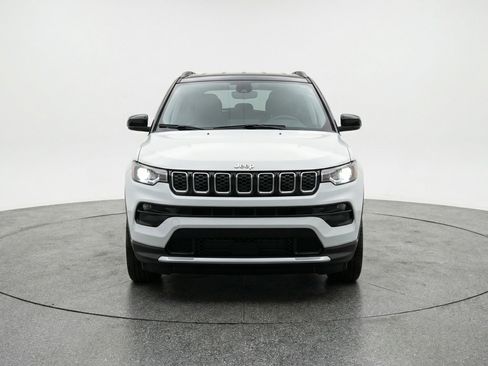 Used 2025 Jeep Compass Limited AWD/4WD image 2