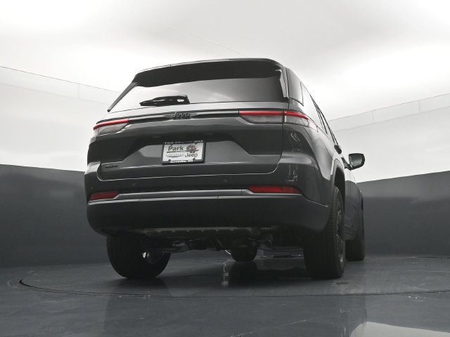 New 2026 Jeep Grand Cherokee Limited w/ Limited Altitude Package AWD/4WD image 23
