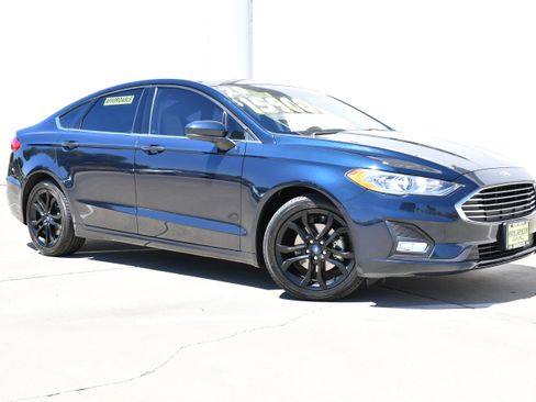 Used 2020 Ford Fusion SE w/ Equipment Group 151A FWD image 2