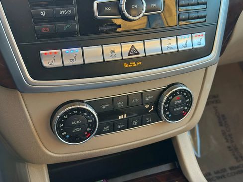 Used 2016 Mercedes-Benz GL 550 GL 550 4MATIC Sport Utility 4D image 45