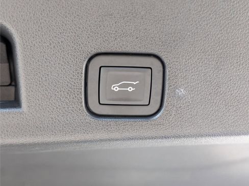 Used 2025 Chevrolet Traverse LT image 15