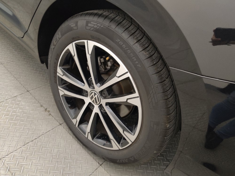 Used 2025 Volkswagen Jetta Sport FWD image 31