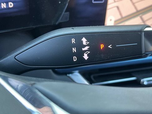 Used 2024 Chevrolet Equinox EV LT FWD image 33