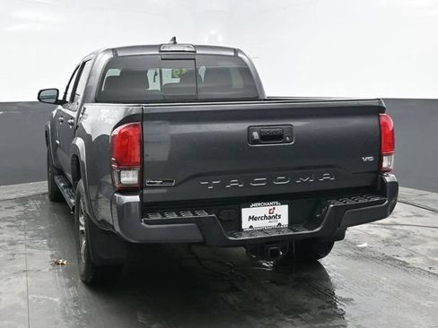 Used 2019 Toyota Tacoma TRD Sport AWD/4WD image 5