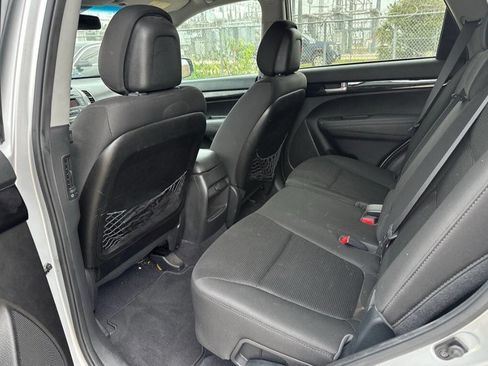 Used 2014 Kia Sorento LX FWD image 14
