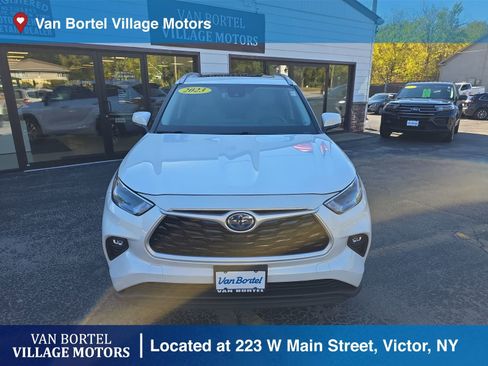 Used 2023 Toyota Highlander XLE image 2