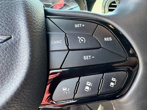Used 2018 Chrysler 300 S w/ 300S Premium Group RWD image 36
