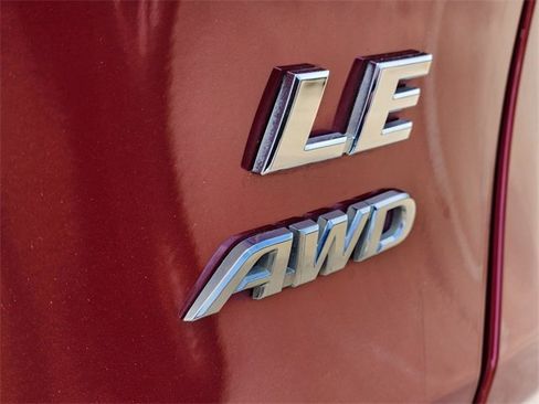 Used 2021 Toyota RAV4 LE image 7