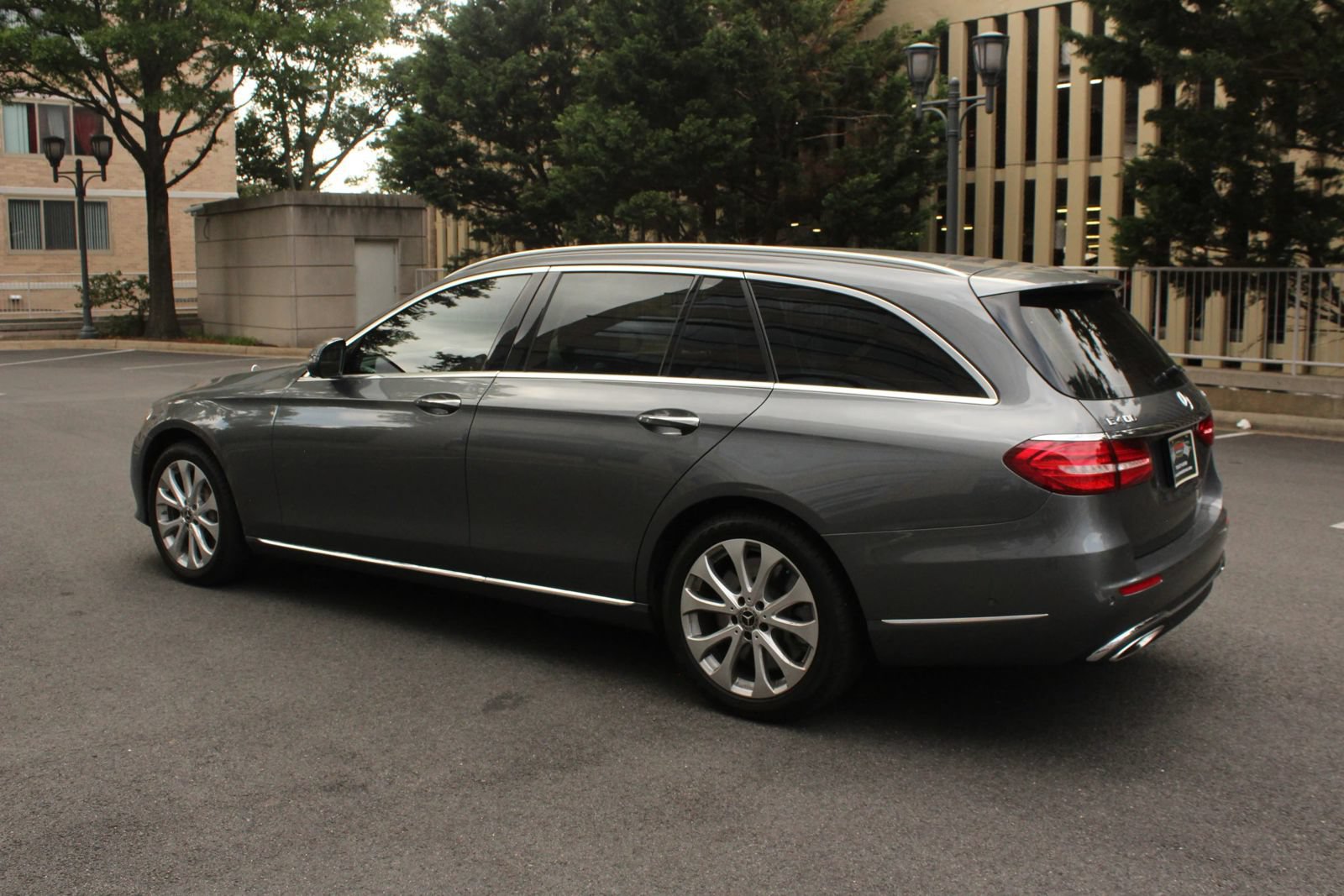 Used 2018 Mercedes-Benz E 400 4MATIC Wagon w/ Premium 3 Package image 9