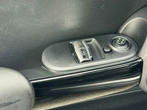 Used 2019 MINI Cooper S image 13