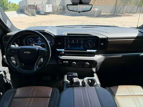 Used 2025 Chevrolet Silverado 1500 High Country w/ High Country Premium Package AWD/4WD image 15