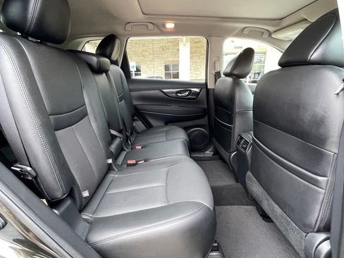 Used 2017 Nissan Rogue SL w/ SL Premium Package FWD image 32