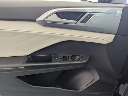 Certified 2025 Volkswagen Taos SEL image 31