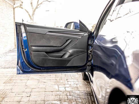 Used 2021 Tesla Model 3 Performance image 28