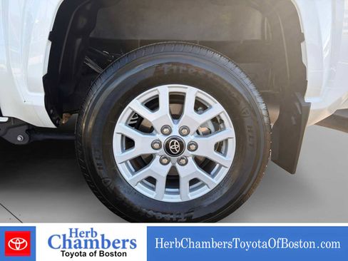 Used 2024 Toyota Tacoma SR5 AWD/4WD image 19