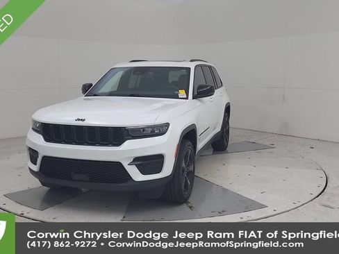 Used 2023 Jeep Grand Cherokee Altitude image 4