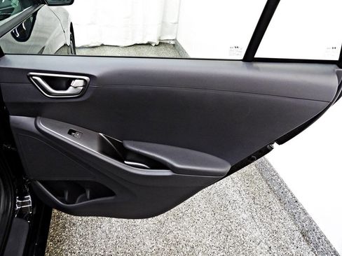 Used 2020 Hyundai Ioniq SE image 12