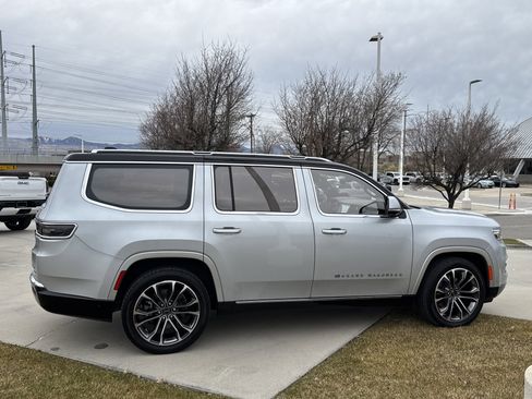 Used 2022 Jeep Grand Wagoneer Series III w/ Rear Seat Video Group 1 image 6