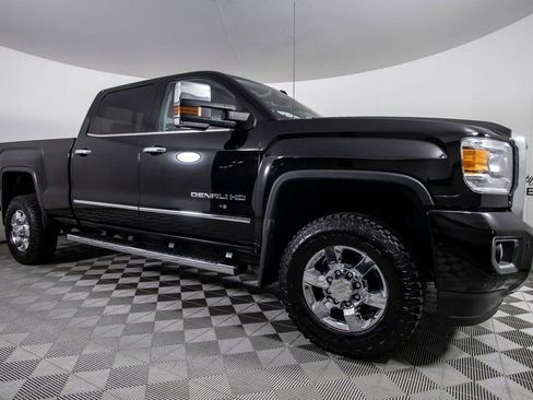 Used 2017 GMC Sierra 3500 Denali image 4