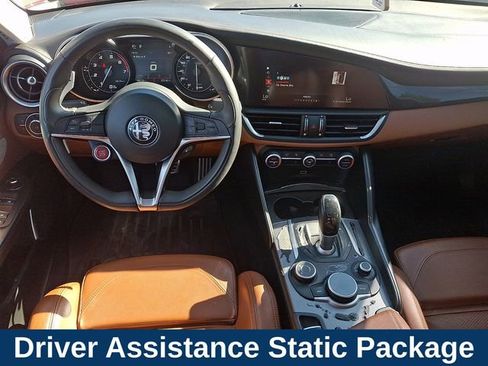 Used 2018 Alfa Romeo Giulia Ti Sport w/ Quick Order Package 22S Sport AWD/4WD image 4