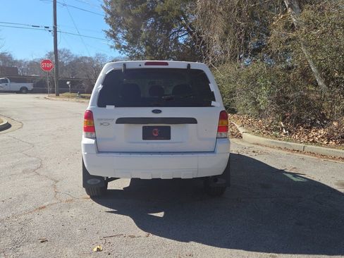 Used 2005 Ford Escape XLS image 4