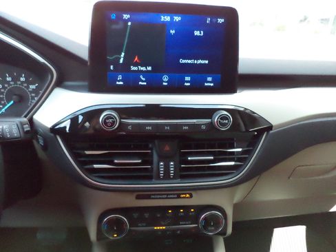 Used 2022 Ford Escape SEL image 12