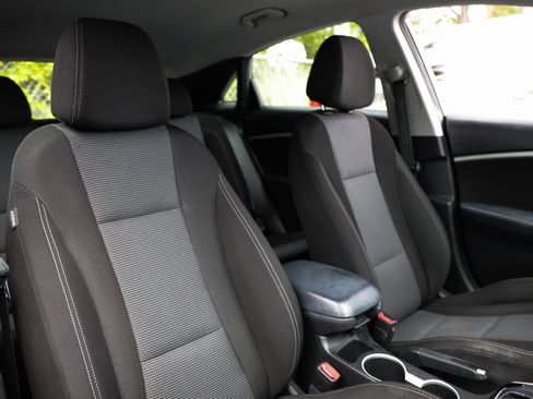 Used 2016 Hyundai Elantra GT FWD image 22