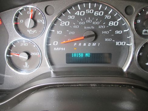 Used 2024 Chevrolet Express 2500 w/ Driver Convenience Package RWD image 15