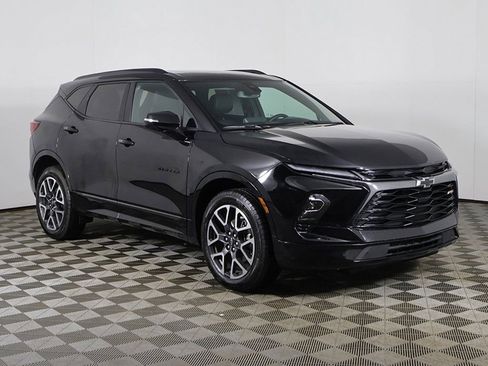 Used 2025 Chevrolet Blazer RS FWD image 2