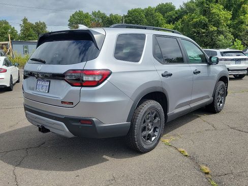 New 2025 Honda Pilot TrailSport image 4