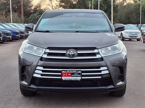 Used 2019 Toyota Highlander LE image 2