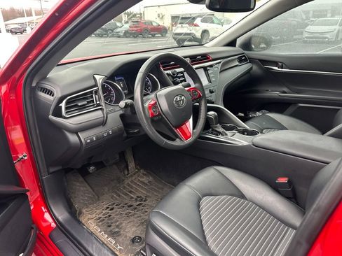 Used 2020 Toyota Camry SE w/ Convenience Package image 9