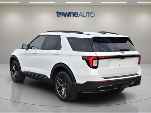 Used 2025 Ford Explorer ST-Line w/ ST-Line Street Pack AWD/4WD image 3
