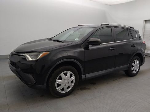 Used 2018 Toyota RAV4 LE image 2