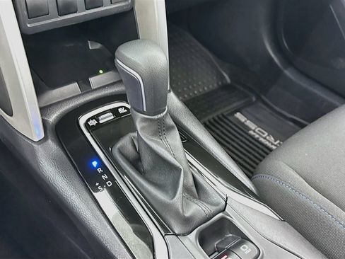 Used 2025 Toyota Corolla Cross AWD Hybrid w/ Moonroof Package image 13