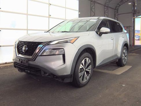 Used 2021 Nissan Rogue SV image 1