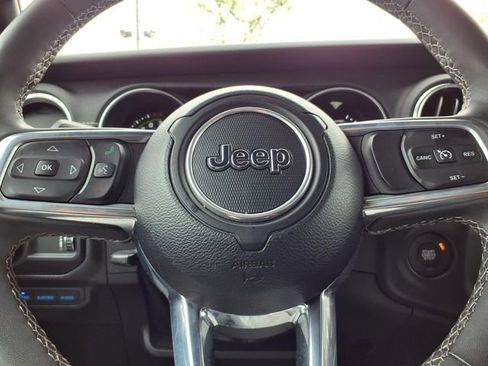 Used 2023 Jeep Wrangler Unlimited Sahara w/ Cold Weather Group AWD/4WD image 15