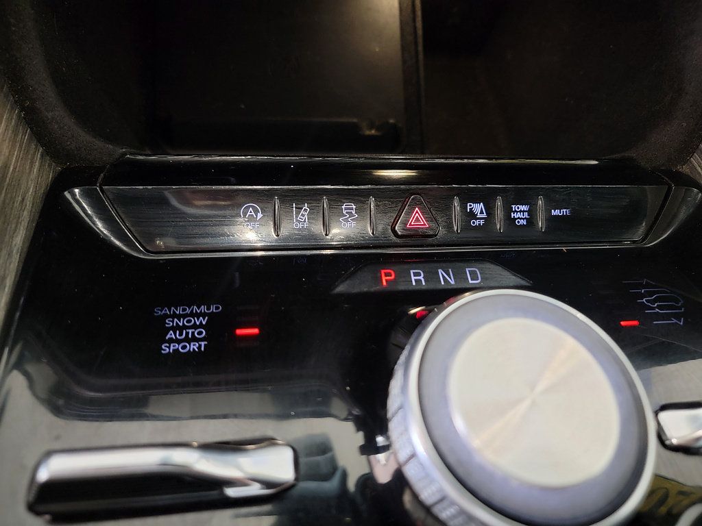 Used 2024 Jeep Wagoneer Series III AWD/4WD image 16