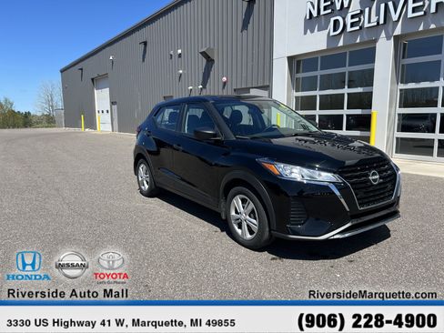 Used 2023 Nissan Kicks S image 1